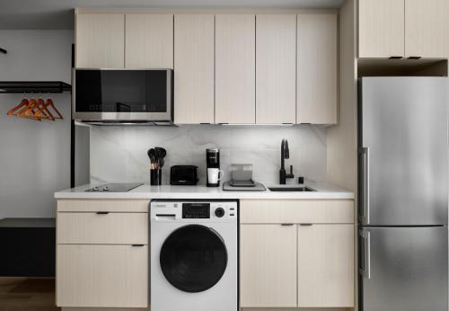 Konyha, Sentral Gaslamp Quarter near PETCO Park