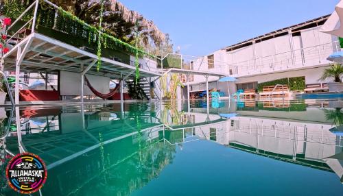 Allawaska Hostel & Camping