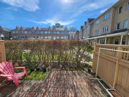 ทัศนียภาพภายนอกโรงแรม, Scarborough Townhouse near สวนสัตว์โตรอนโต