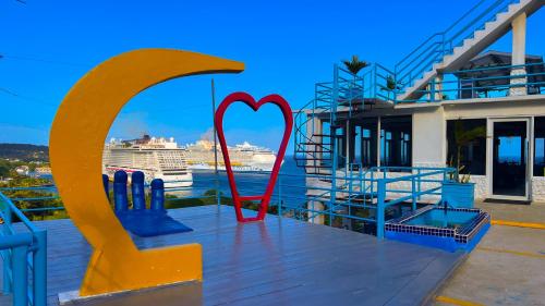 Lunas View Hotel and Restaurant in Coxen Hole