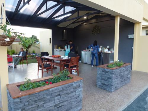 设施服务, 金链塔汽车旅馆 (Golden Chain Tower Motor Inn) in 甘比尔山