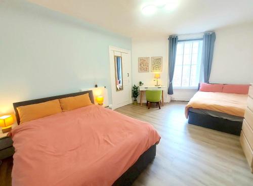 Spacious Victorian Apartment in Edinburgh City, Edinburgh (photo 7)