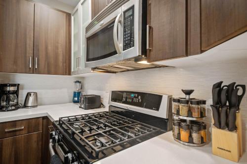 Promo Casa Miel Heart of Westwood Luxury Condo, Los Angeles (photo 7)