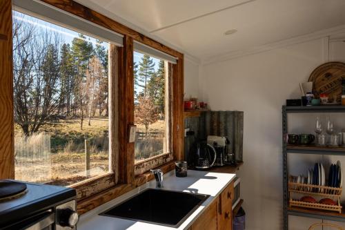 บริการและสิ่งอำนวยความสะดวก, Simons Hill in the NZ Dark Sky Reserve in ทวิเซล