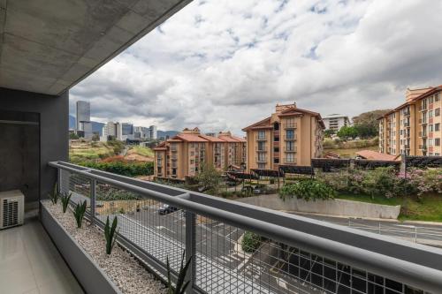 Azenza Tower in Uruca