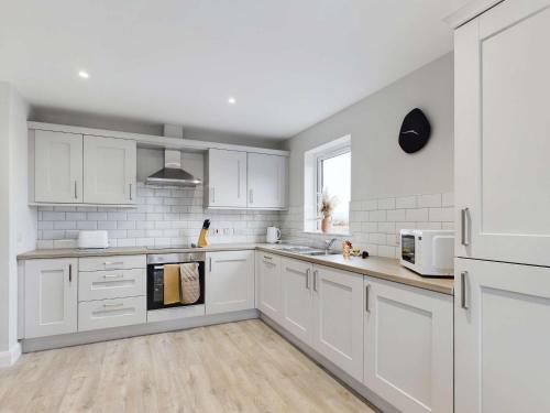 Contemporary 2 bed self catering apt in บอลลีมาคาร์เรต