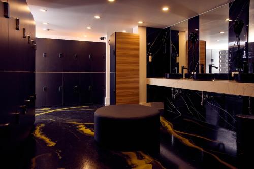 Single Bed in Dormitory Room image 2