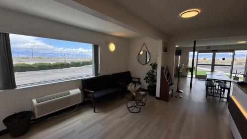 大堂, 溫德姆戴斯酒店-里奇克雷斯特靠近中國湖海軍基地 (Days Inn by Wyndham Ridgecrest near China Lake Naval Station) in 里奇克萊斯特