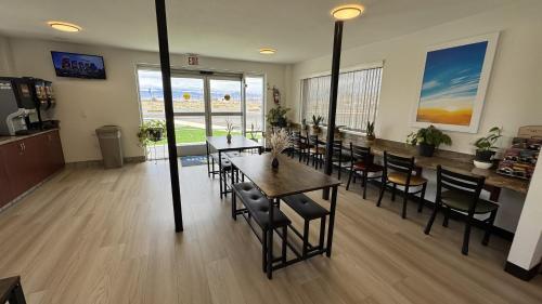餐飲選擇, 溫德姆戴斯酒店-里奇克雷斯特靠近中國湖海軍基地 (Days Inn by Wyndham Ridgecrest near China Lake Naval Station) in 里奇克萊斯特