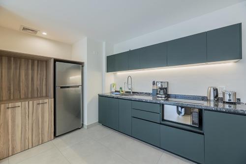 One-Bedroom Apartment image 5