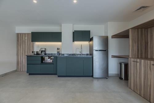 Deluxe One-Bedroom Apartment with Balcony  image 5