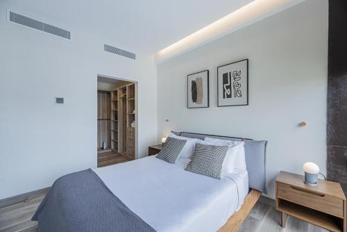 Deluxe One-Bedroom Apartment with Balcony  room in Cuadra 134 Residencial Condesa