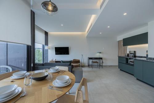 Deluxe One-Bedroom Apartment with Balcony  image 9