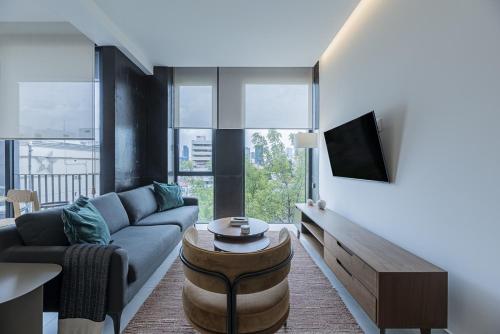 Deluxe One-Bedroom Apartment with Balcony  image 10