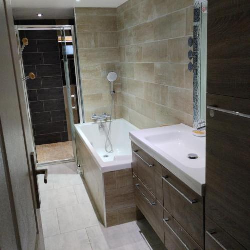House 20 minutes from Geneva & beaches in Szentcergues