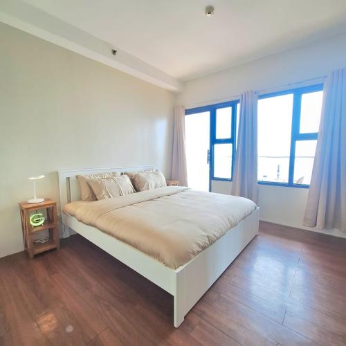 STAYLUXIA MANILABAYVIEW - FEATURING 1 - 5 BEDROOM SUITES WITH BALCONY POOL BAYVIEWS NETFLIX - Housekeeping Available-, Manila (fotografie 7)