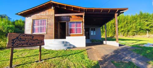 숙소 외관, Cabaña Buena Madera (Cabana Buena Madera) in 예르발 누에보