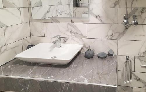 Fürdőszoba, 1 Bedroom Nice Apartment In Gabonjin in Gabonjin