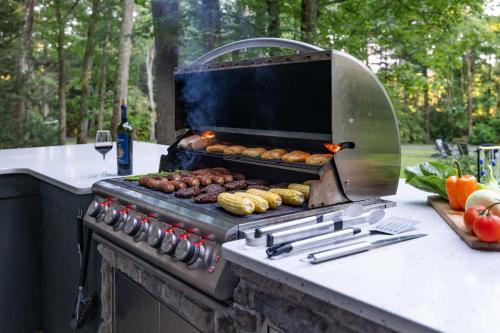 Modern Lodge on 6 acres - 15 mins to Camelback in Cresco, USA