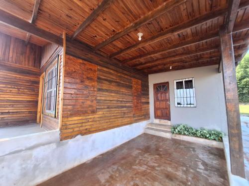 숙소 외관, Cabaña Buena Madera (Cabana Buena Madera) in 예르발 누에보