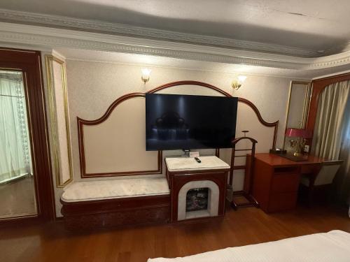Classic Double Room image 10