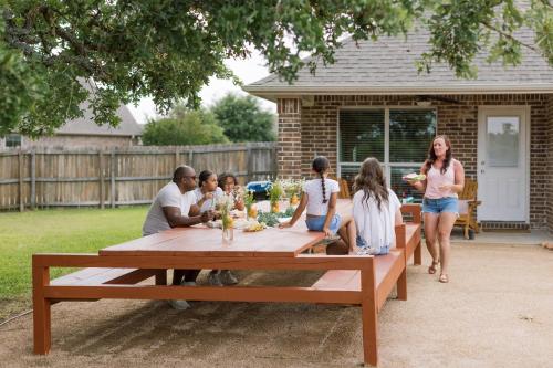 5BD - Backyard - Pool Access - 5 Mins to Texas A&M in College Station, USA