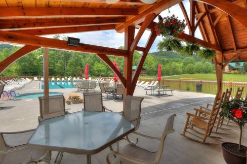Iekārtas, Stunning Smoky Mountain Views! - 3 King Bedrooms in Wears Valley (TN)