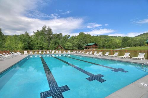 Iekārtas, Stunning Smoky Mountain Views! - 3 King Bedrooms in Wears Valley (TN)