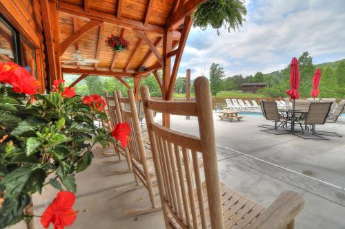 Iekārtas, Stunning Smoky Mountain Views! - 3 King Bedrooms in Wears Valley (TN)