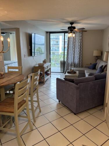Gulf Shores Surf and Racquet Club Unit 406C in Costas do Golfo (AL)