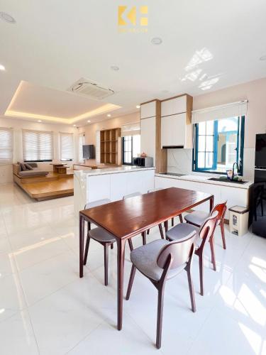 Three-Bedroom Villa image 9