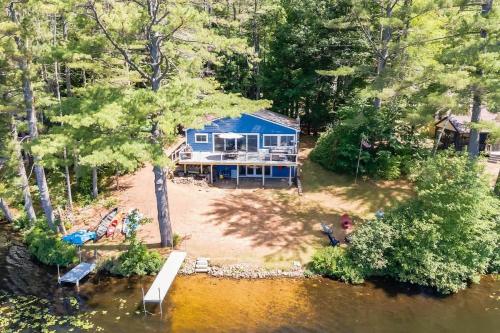 Hermit Lake Escape Family Fun - Beachfront BBQ in Sanbornton (NH)
