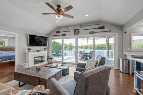 Hermit Lake Escape Family Fun - Beachfront BBQ in Sanbornton (NH)