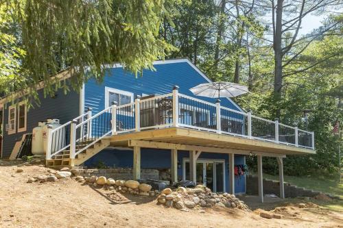 Hermit Lake Escape Family Fun - Beachfront BBQ in Sanbornton (NH)