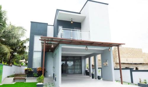kingsvilla — other in Ghana, Trofwi, 233, Ghana