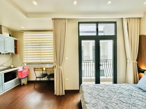 Double Room with Balcony image 8