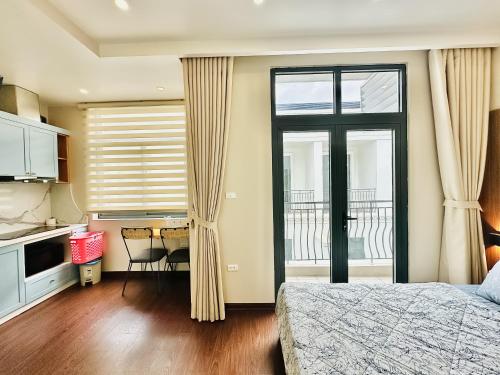 Double Room with Balcony image 9
