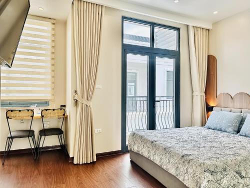 Double Room with Balcony image 10