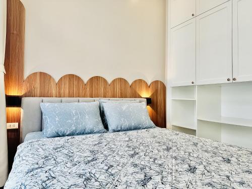 Double Room with Balcony image 3