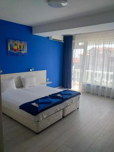 Double or Twin Room image 10