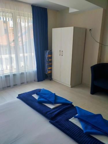 Double or Twin Room image 6