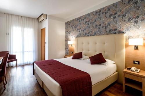 Superior Double or Twin Room image 5
