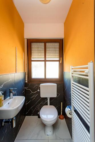 Ferienwohnung mit 123qm für 8 Personen mit sehr großem Garten, einfache Innen-Ausstattung, Leipzig (photo 10)