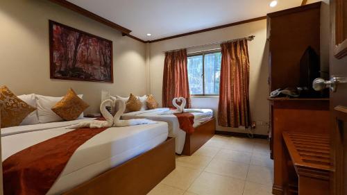 room detail thumbnail 2