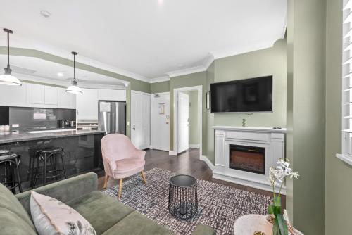 Historic 2BR in City Center - Walk to Everything!