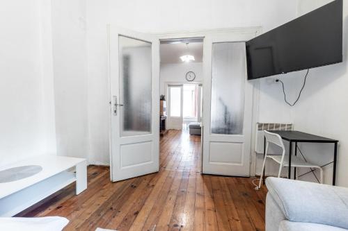Salts Market 3BR Retreat by BulgarianHomes, Sofia (photo 9)