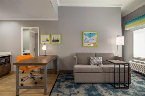 King Studio Suite with Sofa Bed - Non-Smoking image 3