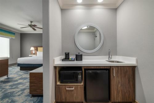 King Studio Suite with Sofa Bed - Non-Smoking image 6