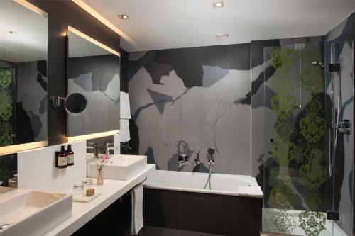 room detail thumbnail 2