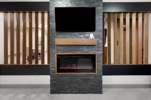La Quinta Inn & Suites by Wyndham Houston Stafford Sugarland - image 6